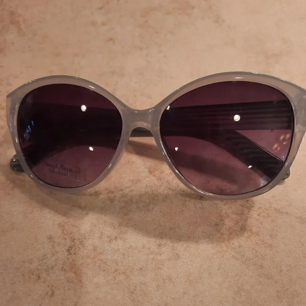 Simply Vera Vera Wang translucent grey